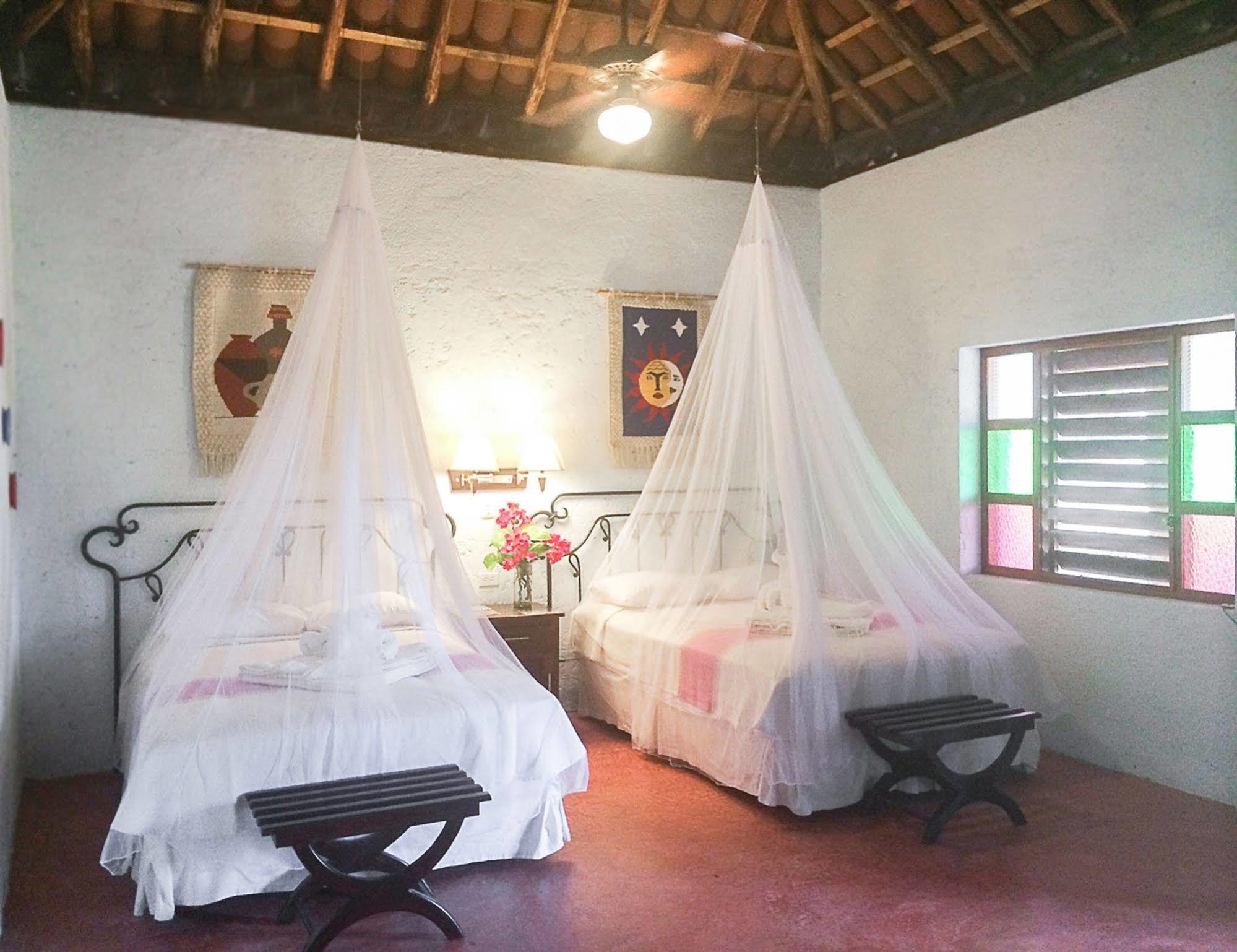 La Casa Del Mago Bed & Breakfast Uxmal Exterior photo