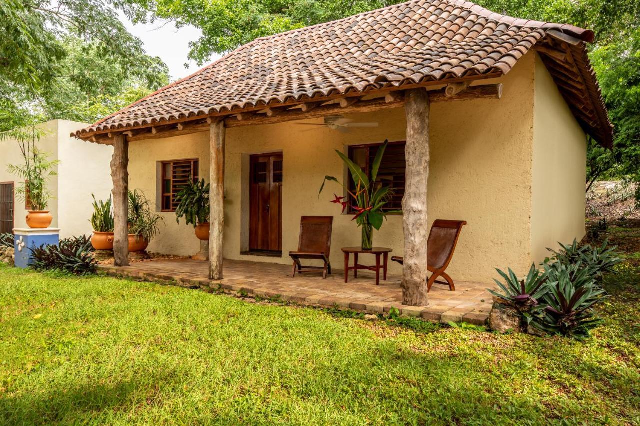 La Casa Del Mago Bed & Breakfast Uxmal Exterior photo