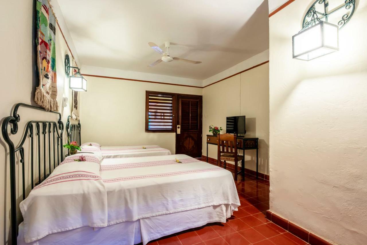 La Casa Del Mago Bed & Breakfast Uxmal Exterior photo