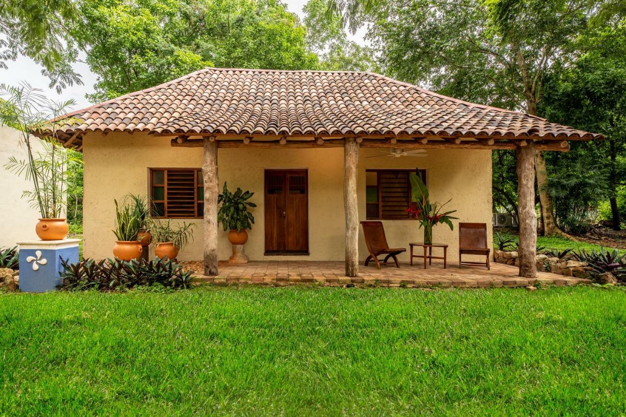 La Casa Del Mago Bed & Breakfast Uxmal Exterior photo