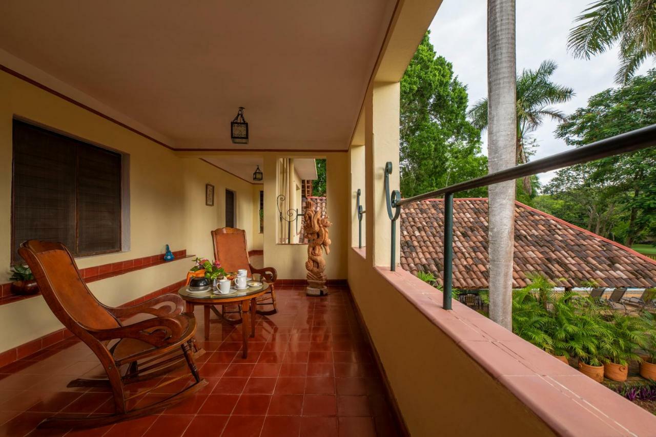 La Casa Del Mago Bed & Breakfast Uxmal Exterior photo